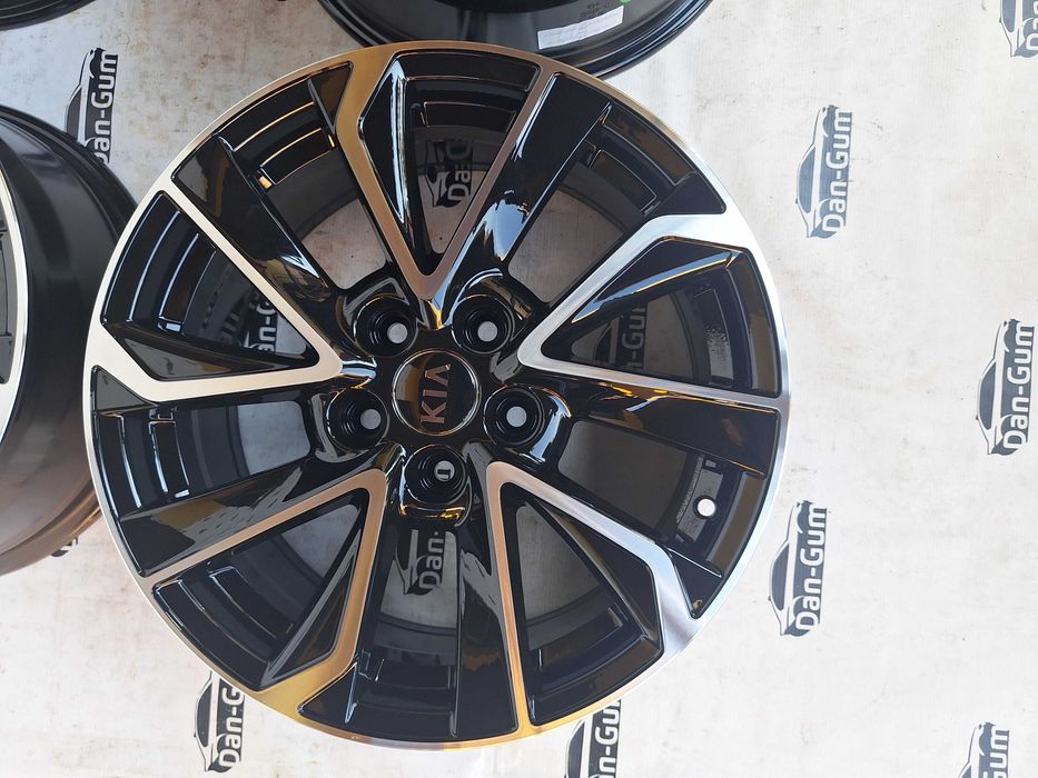 Felgi aluminiowe 5 x 114,3 R 17 Alufelgi oryginalne Carbonado Kia
