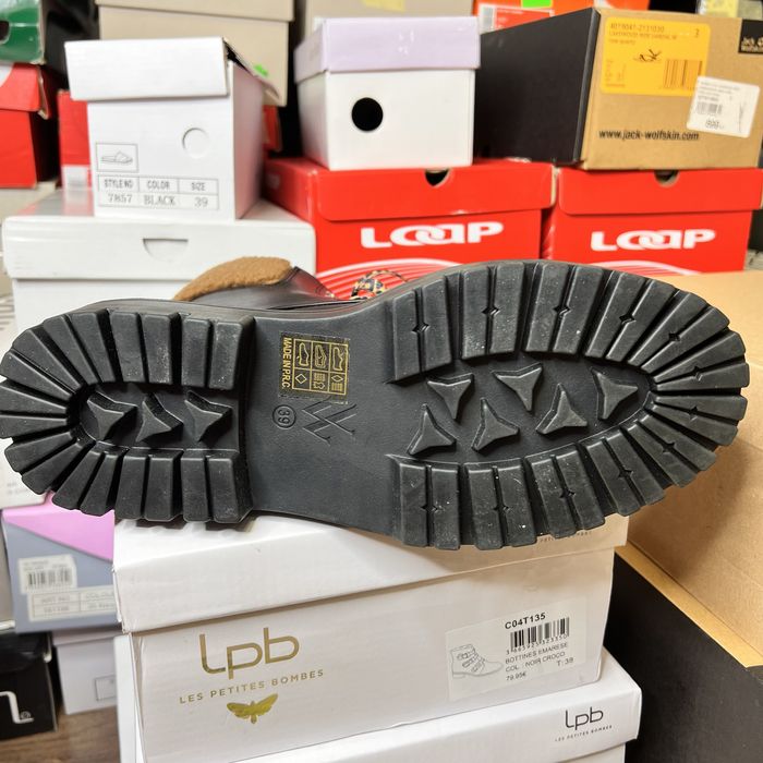 Ботинки жіночі Vanessa Wu. Розмір 39. Оригінал!!!