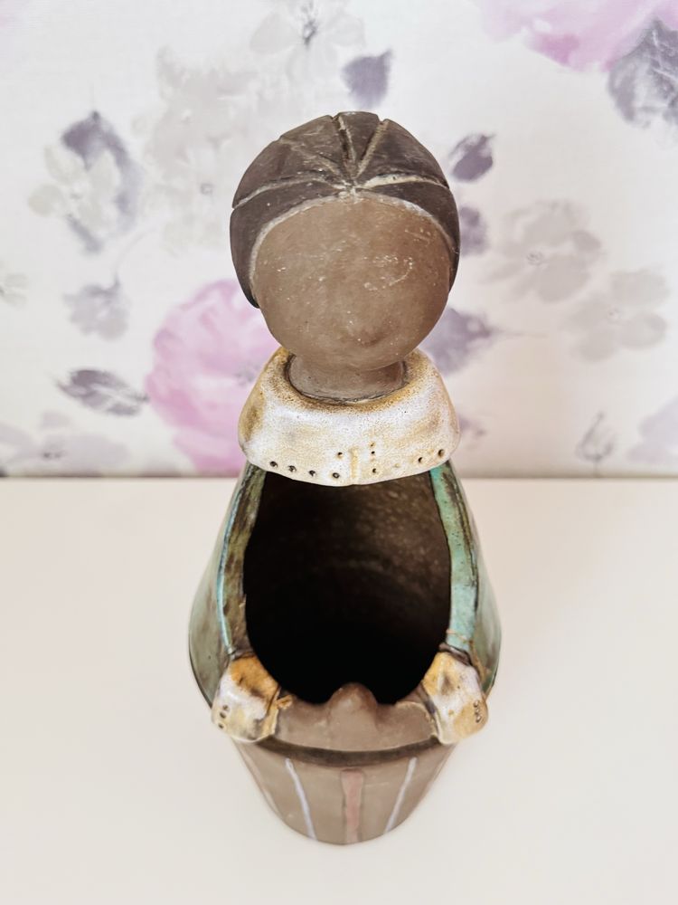 Ceramiczny Wazon figurka dziewczyny, Elbogen Keramik, retro ozdoba