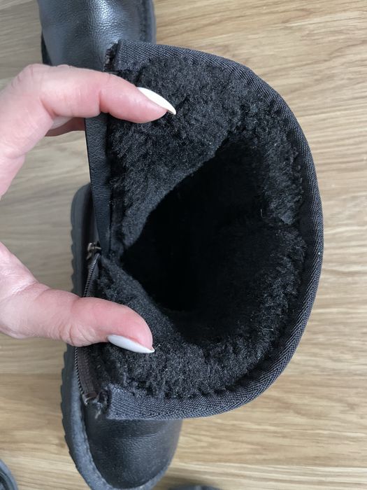 Дитячі уггі чорні шкіряні розмір 31 устілка 19.5 см