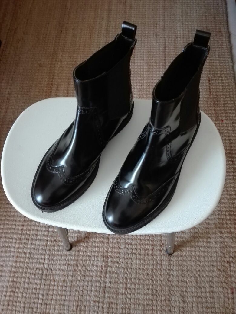 Botas de senhora novas em bom estado