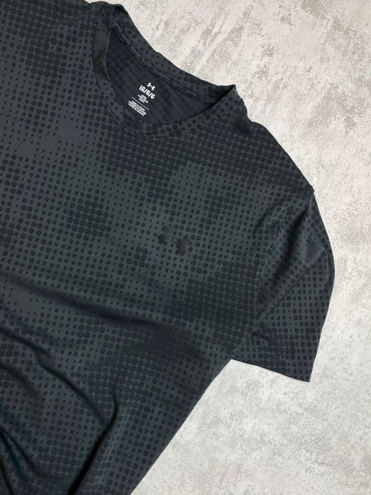 Футболка Under Armour у структурному сірому кольорі