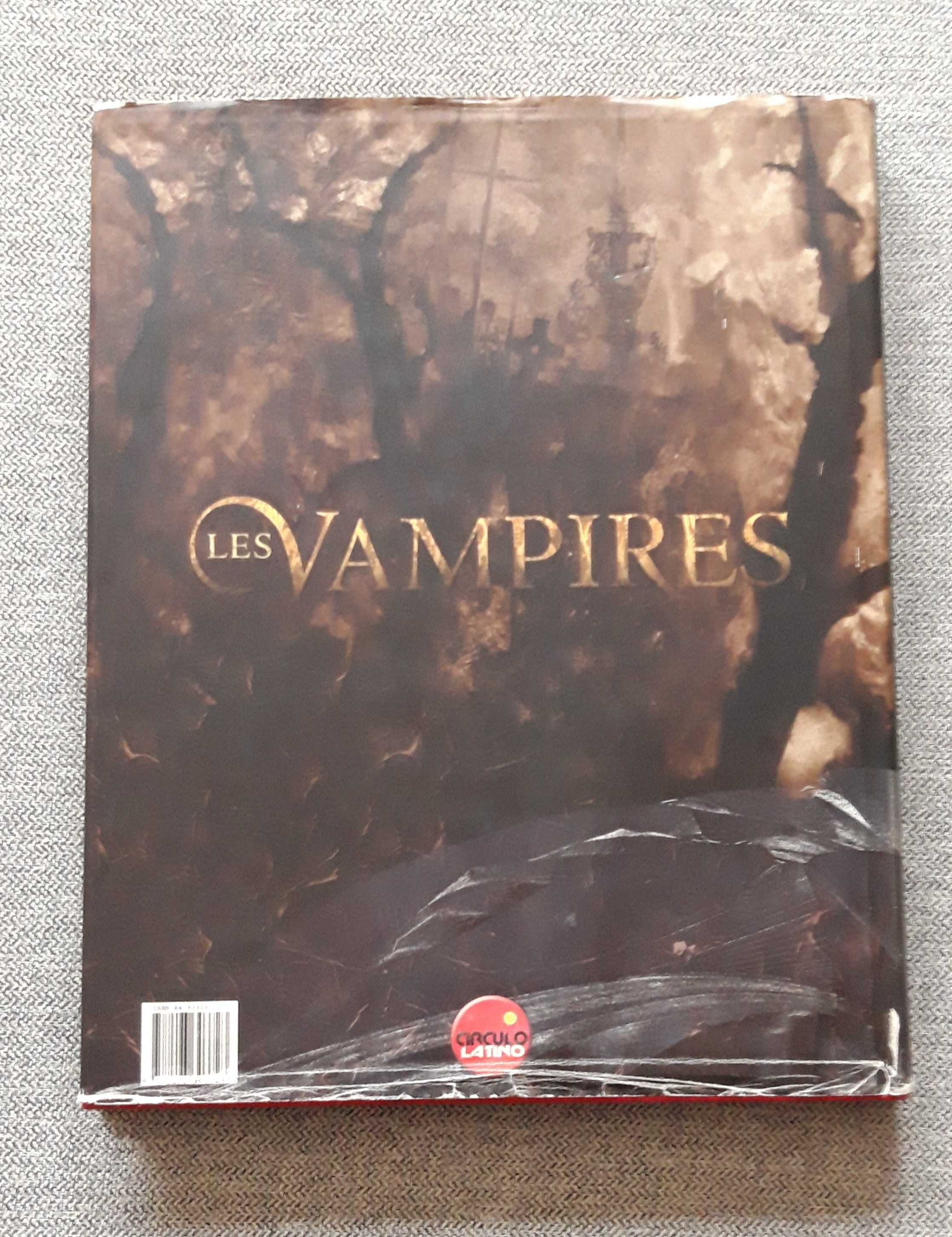 Livro em francês "Les vampires"