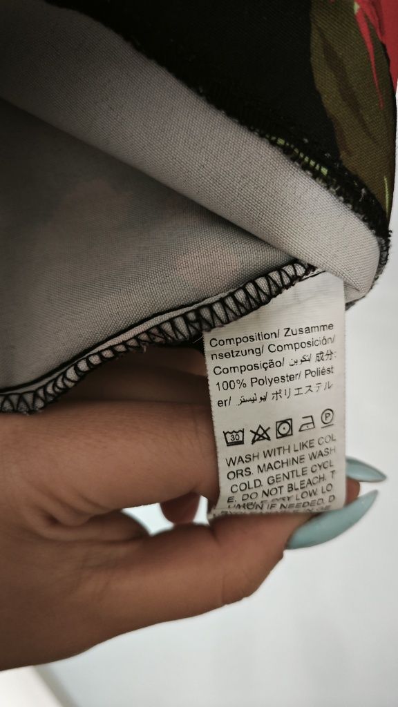 Piękna elegancka marynarka z motywem kwiatów