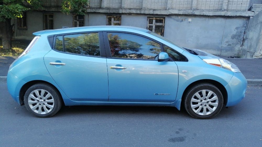 аренда прокат электромобиль nissan leaf 700 грн-сутки