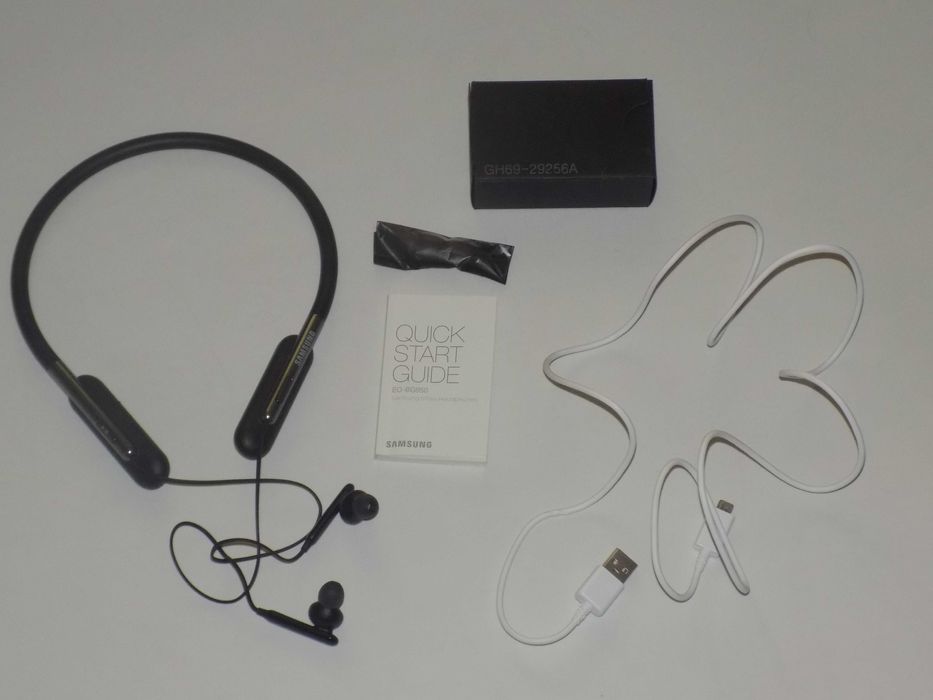 Słuchawki bezprzewodowe bluetooth  Samsung U FLex ( bdb )