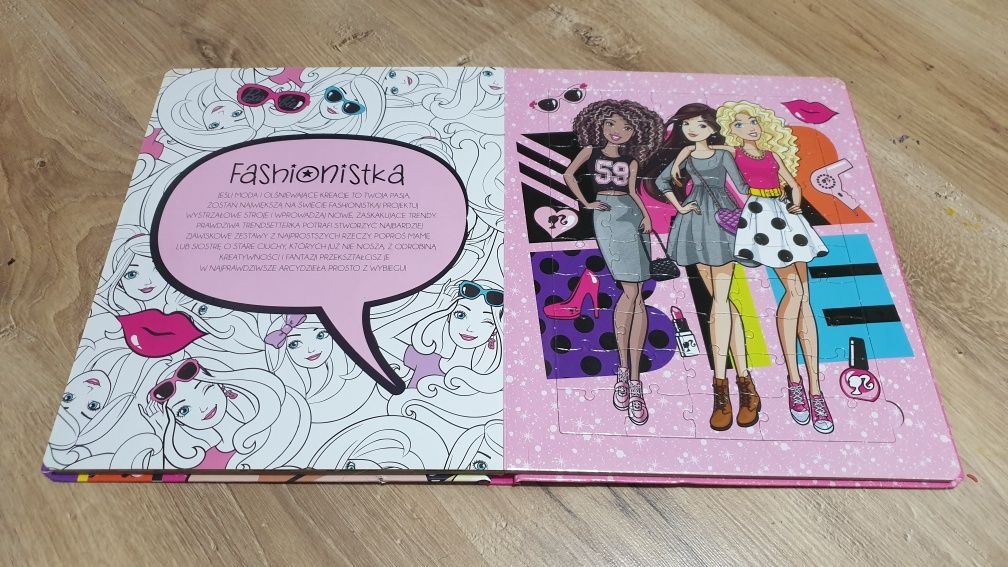Książka Barbie z Puzzlami "Wielkie układanie 50 elementów"