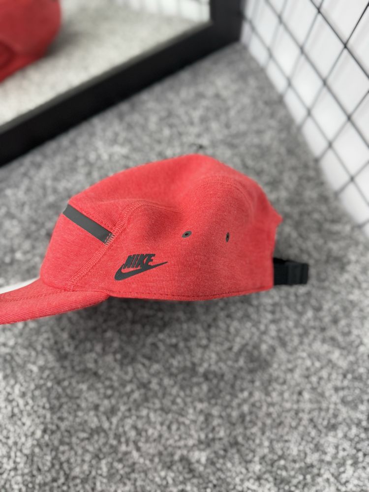 Чоловіча кепка nike tech fleece