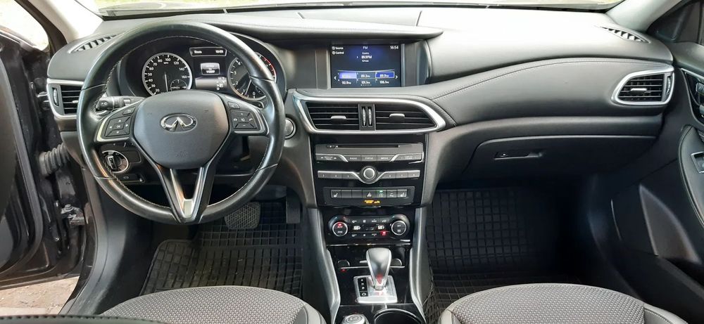 Infiniti QX30