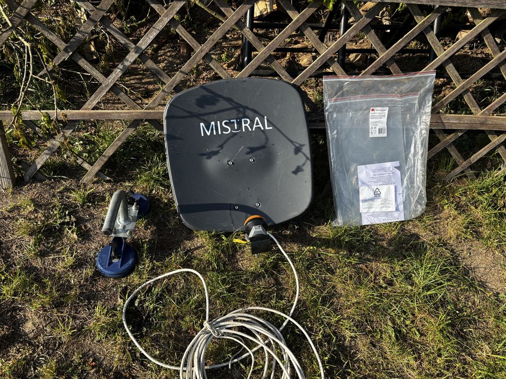 Antena satelitarna samochodowa Mistral z przyssawką mocującą i parasol
