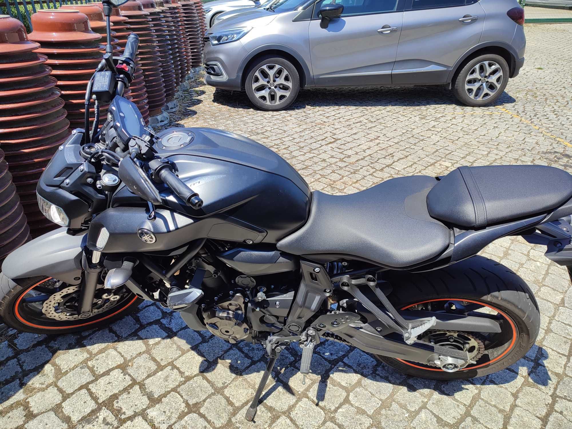 Yamaha MT-07 naked