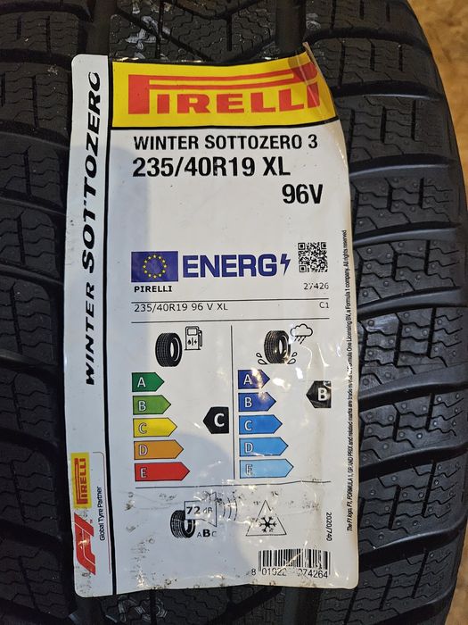 Opony zimowe 235/40/19 pirellli sottozero 3 2szt