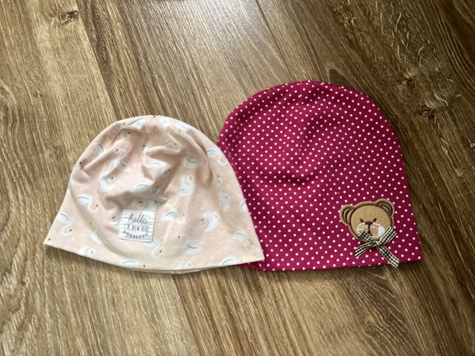 24 dziewczece czapeczki