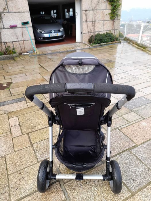 Carrinho de bebé de passeio em bom estado