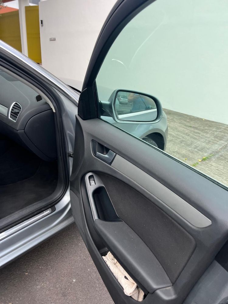Carro Audi modelo A4 em segunda mão