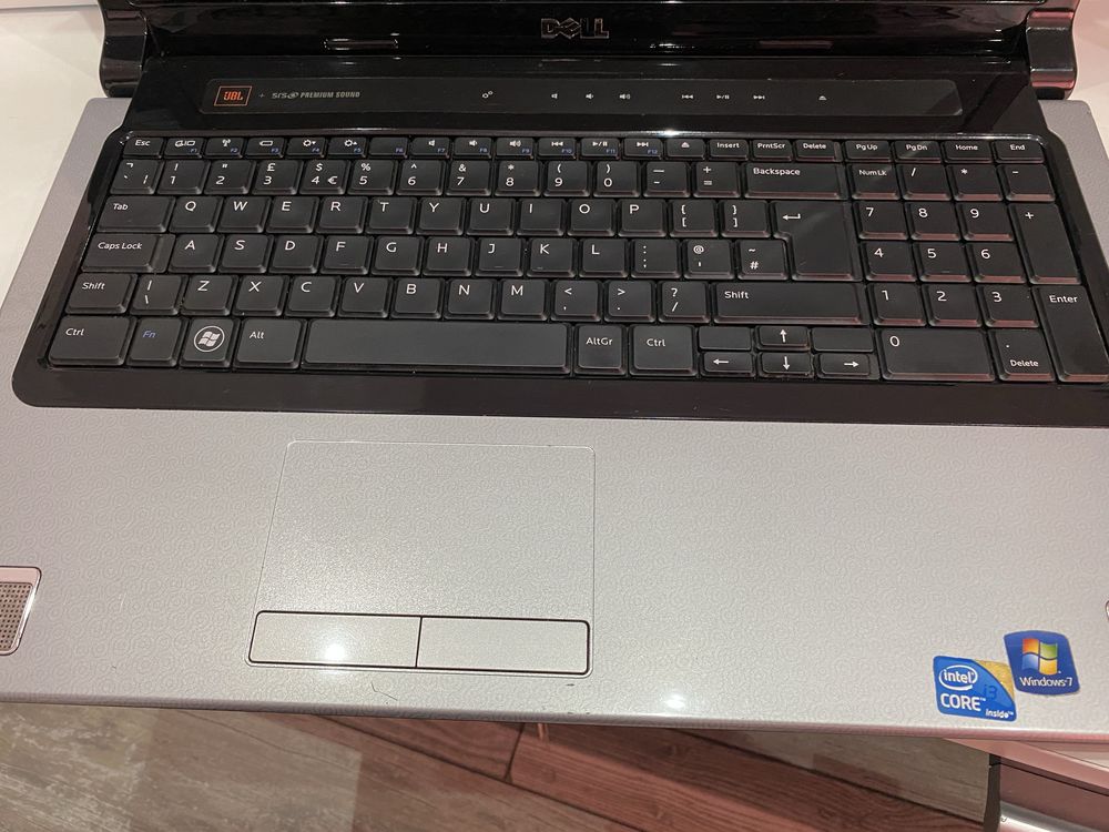 Laptop DEII Studio 1749