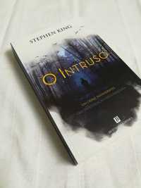 O Intruso / The Outsider de Stephen King.