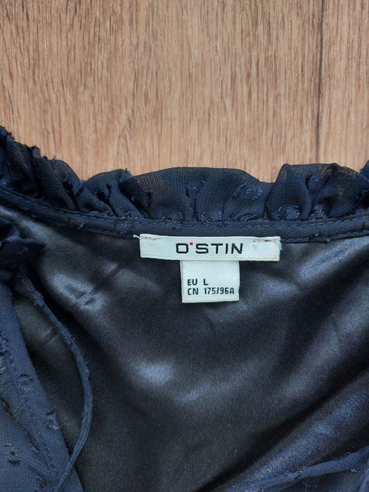 Темно синя сукня.