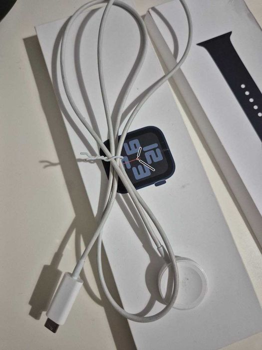 Apple Watch SE 2 GPS 44mm – pełny zestaw, działa idealnie