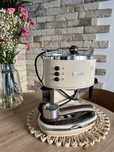 Ekspres ciśnieniowy kolbowy beżowy beż  Delonghi Vintage