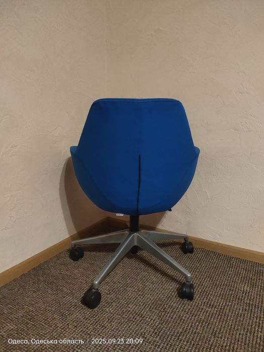 Продам стул крепкий и в очень хорошем состоянии