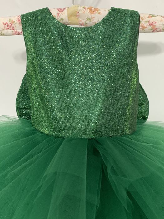 Сукня ялинка на 5-6 рокiв зеленого кольору у садочок на свято