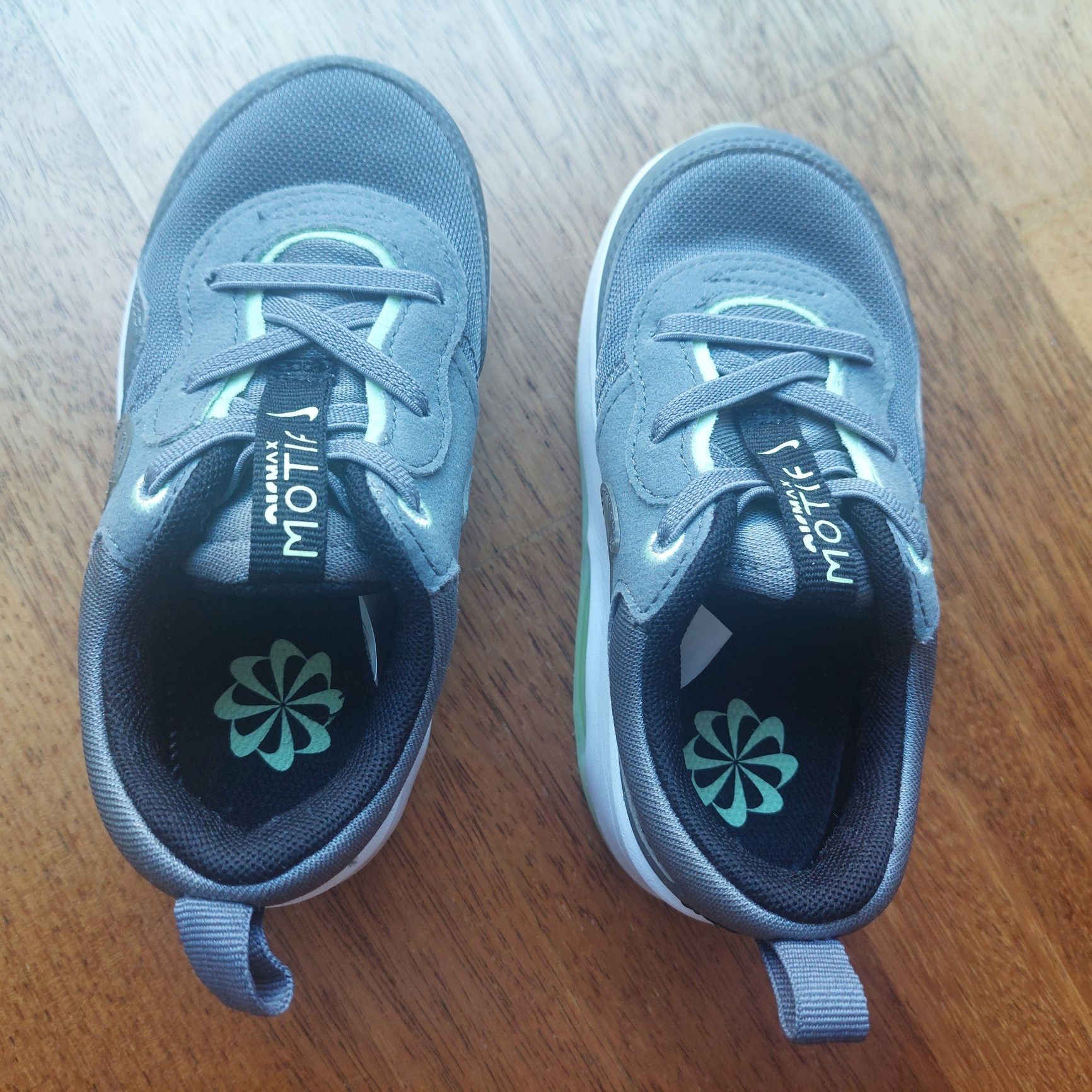 Nowe buty dziecięce Nike r. 26