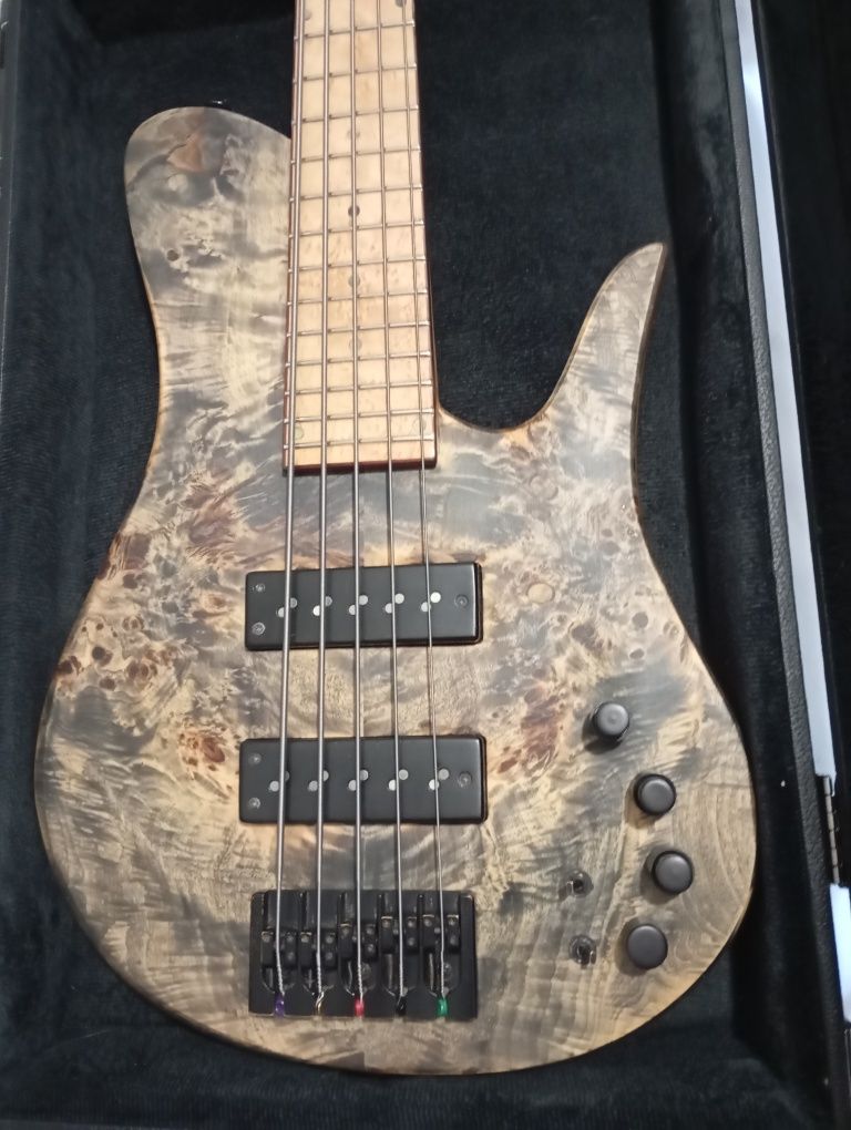 Baixo JCR (custom)