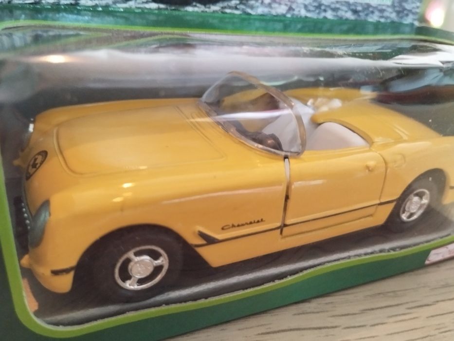 Chevrolet Corvette amarelo Superior Swinging Series 2 diecast 1:43 nov