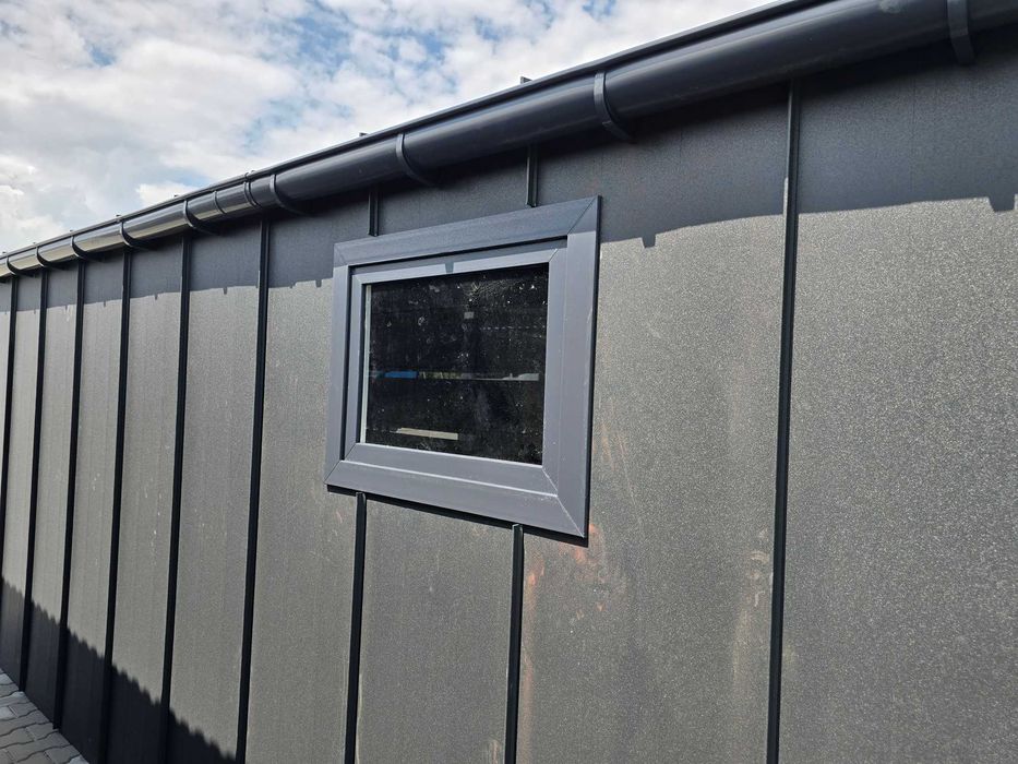 Garaż blaszany 4x6 na rąbek grafitowy dach dwuspadowy brama uchylna