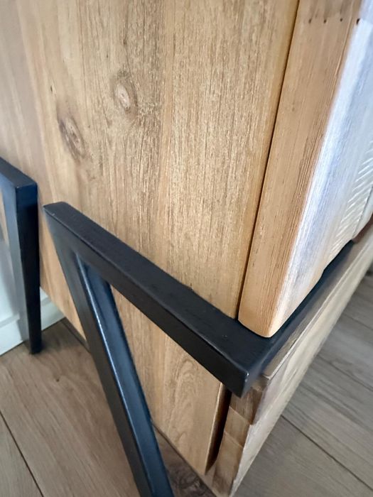 Meble z litego drewna akacjowego Moma Studio w zestawie lub osobno