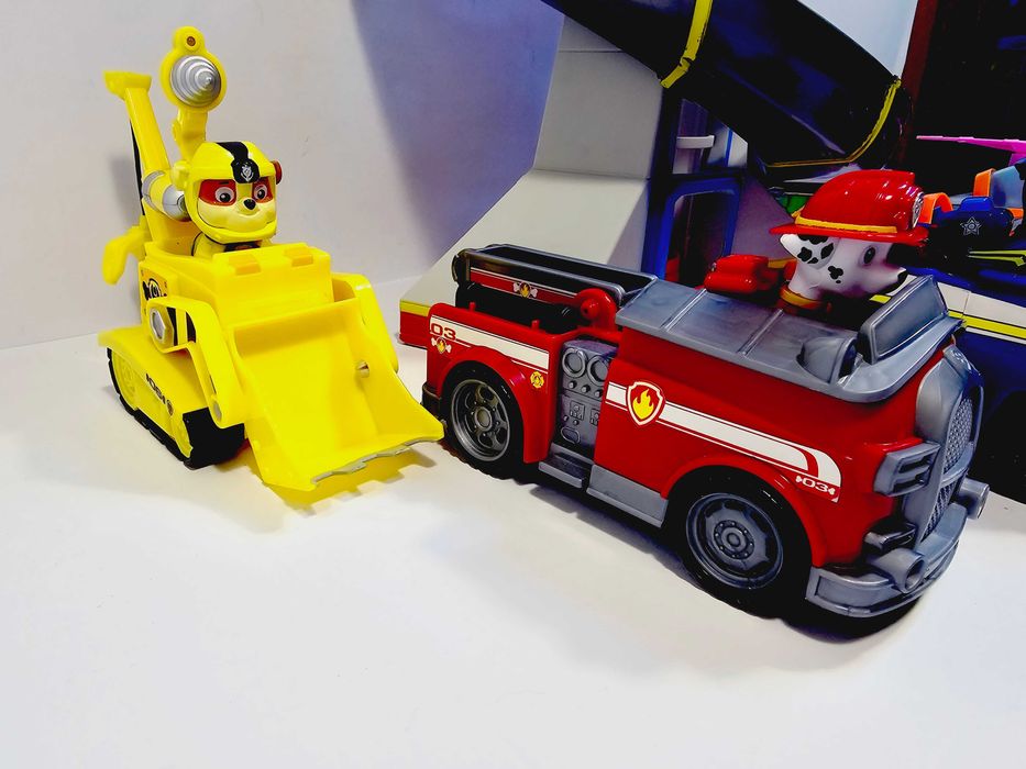 PSI PATROL - Baza Psiego Patrolu + 6 Pojazdów + 6 Figurek