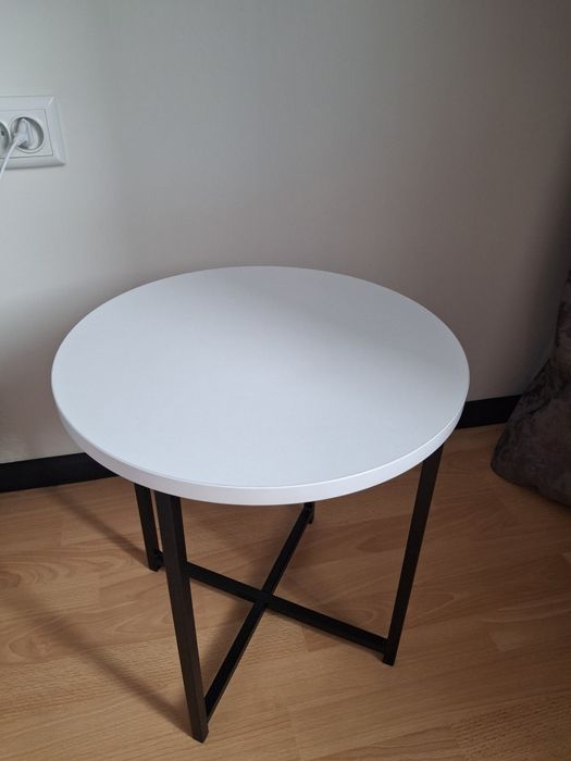 Столики приліжковв