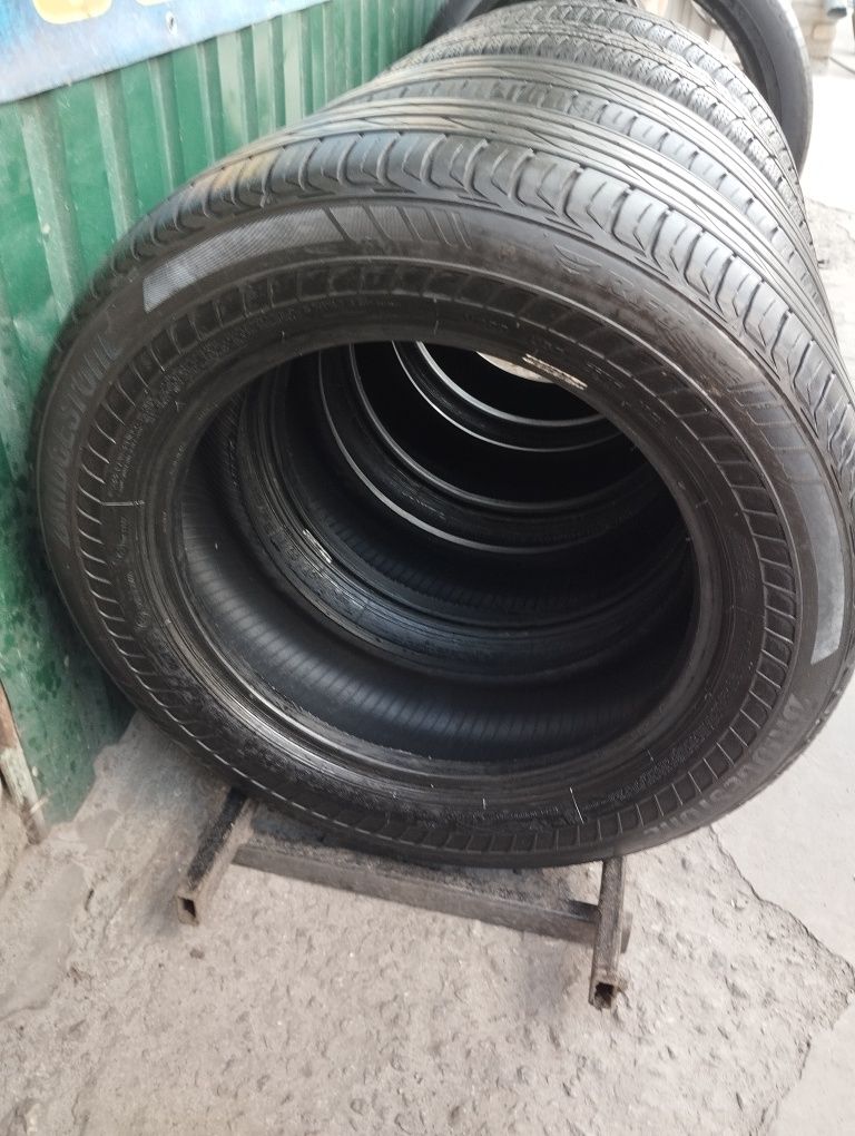 Пара літніх шин Bridgestone 205/60/16