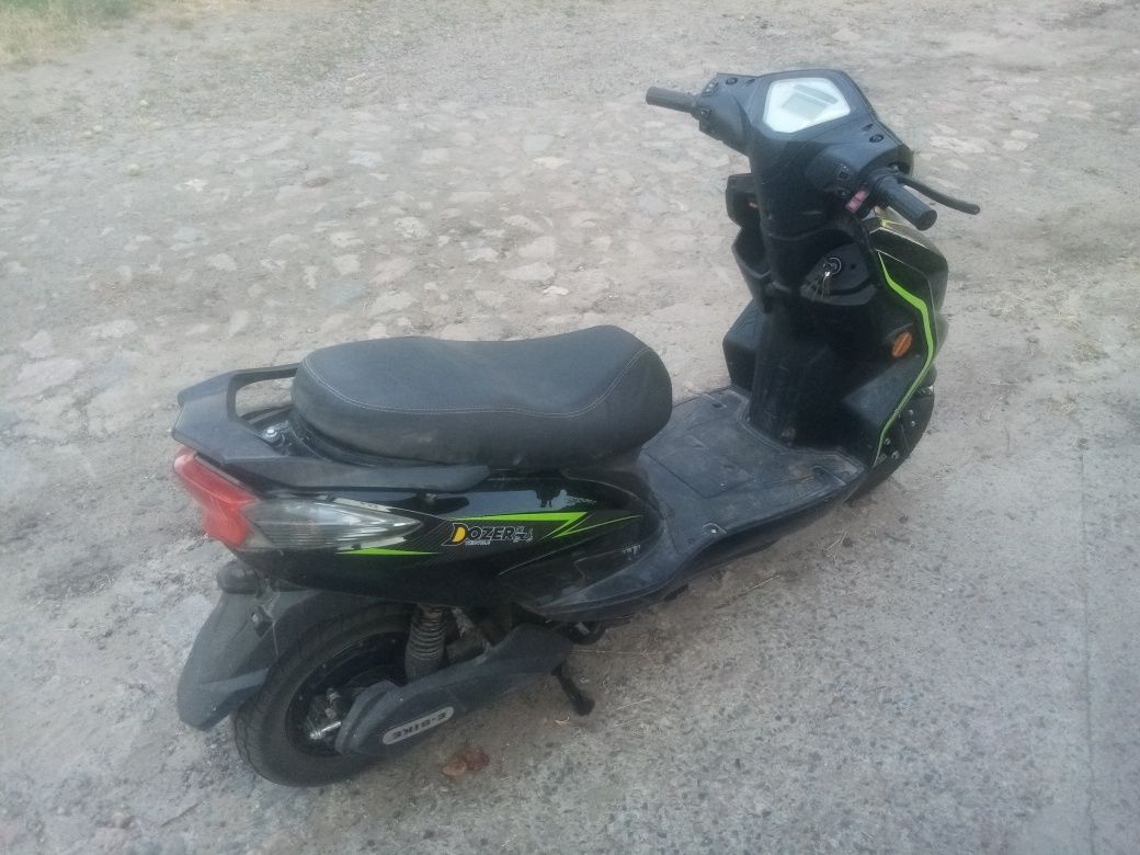 Продам скутер єлектро Dozer 2000