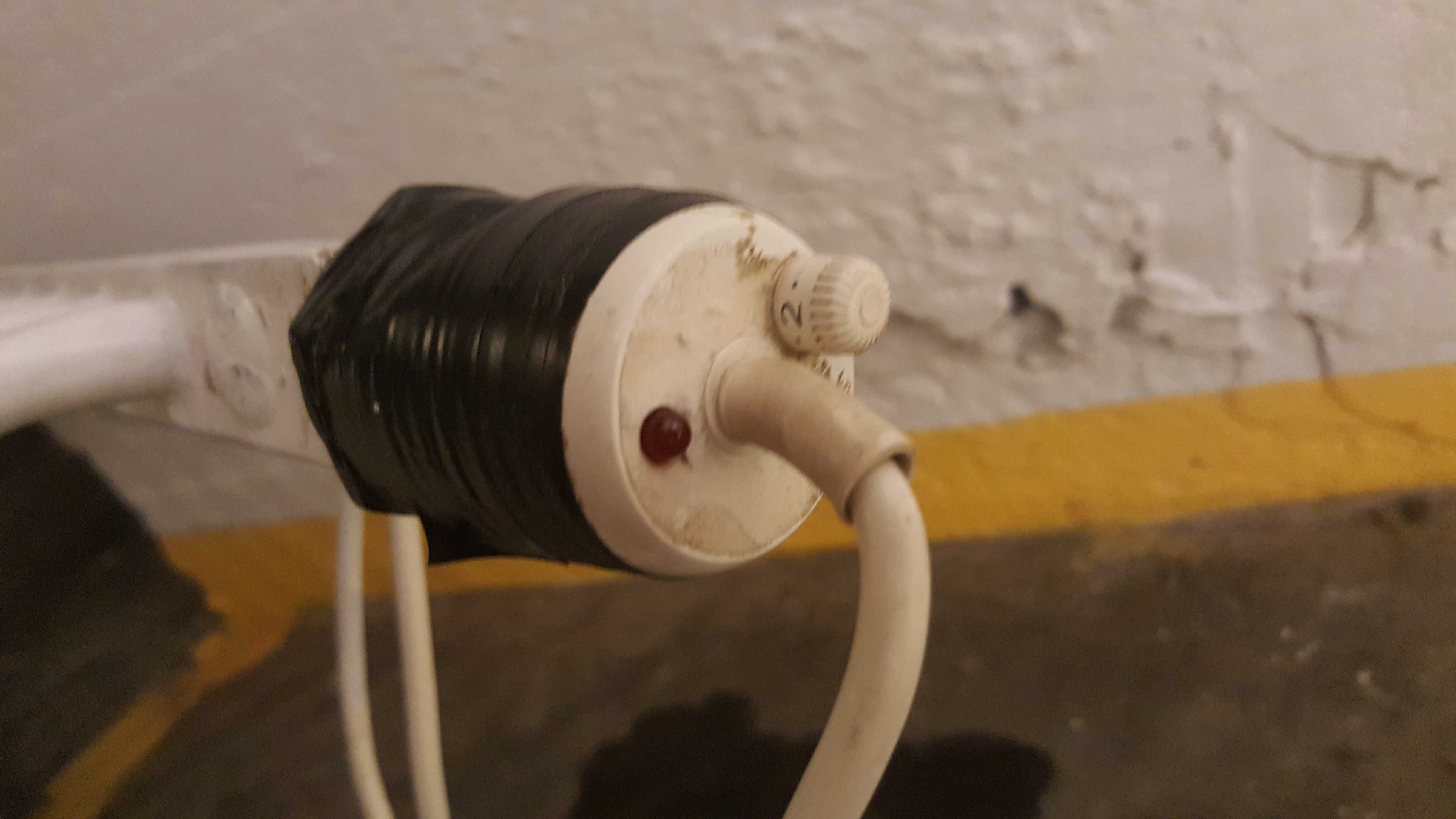 Elektryczny grzejnik łazienkowy 700 Watt