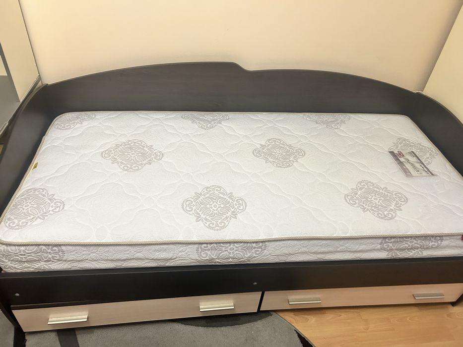 Ліжко з ортопедичним матрасом