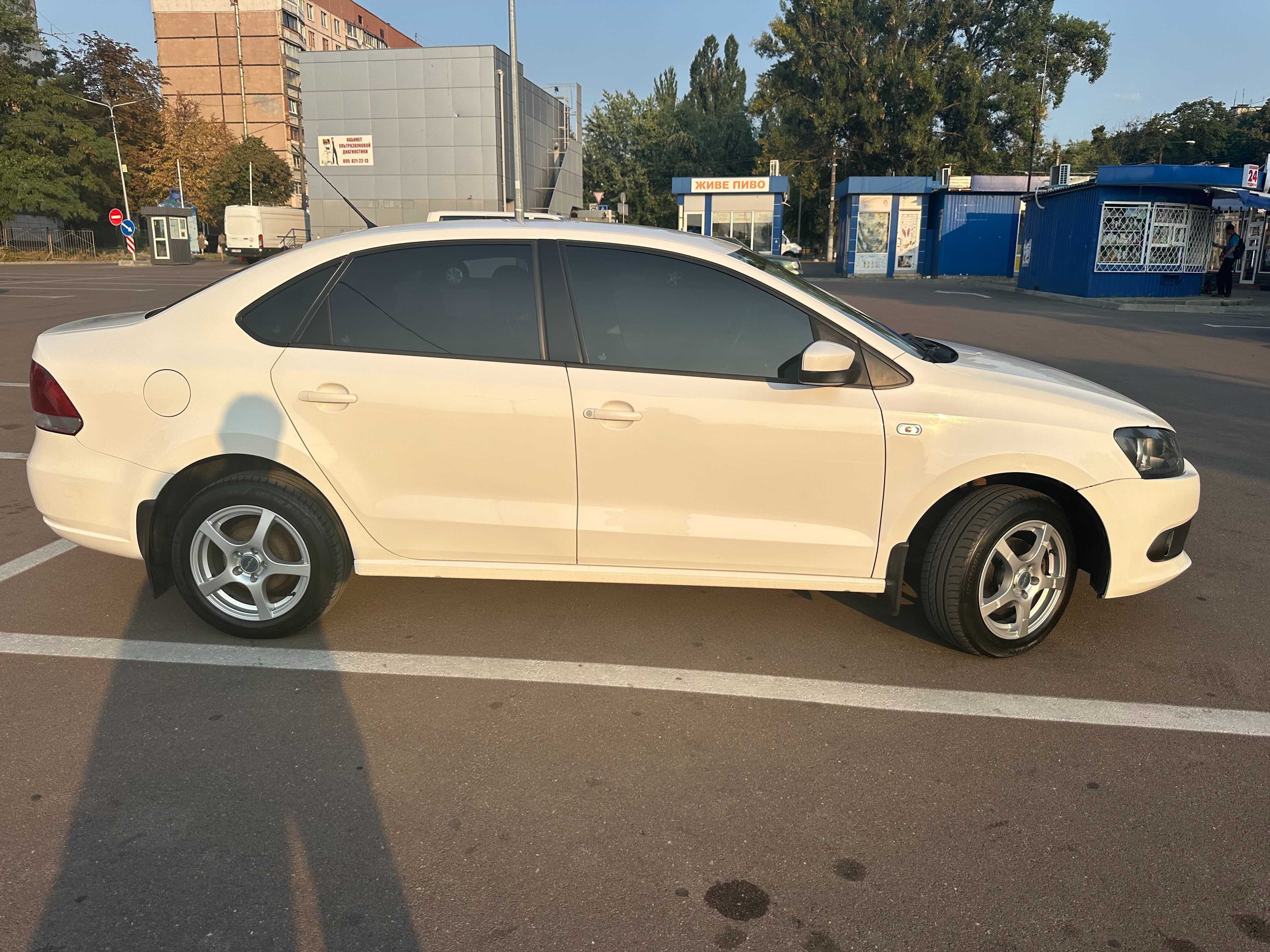 Продам Volkswagen Polo Sedan (2012)