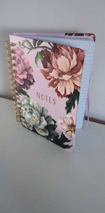 Notatnik A5 w kwiaty – 90 kartek, linia, twarda oprawa