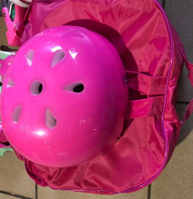 Игровой набор:ролики(все! колеса светящиеся), защита, шлем, рюкзачек