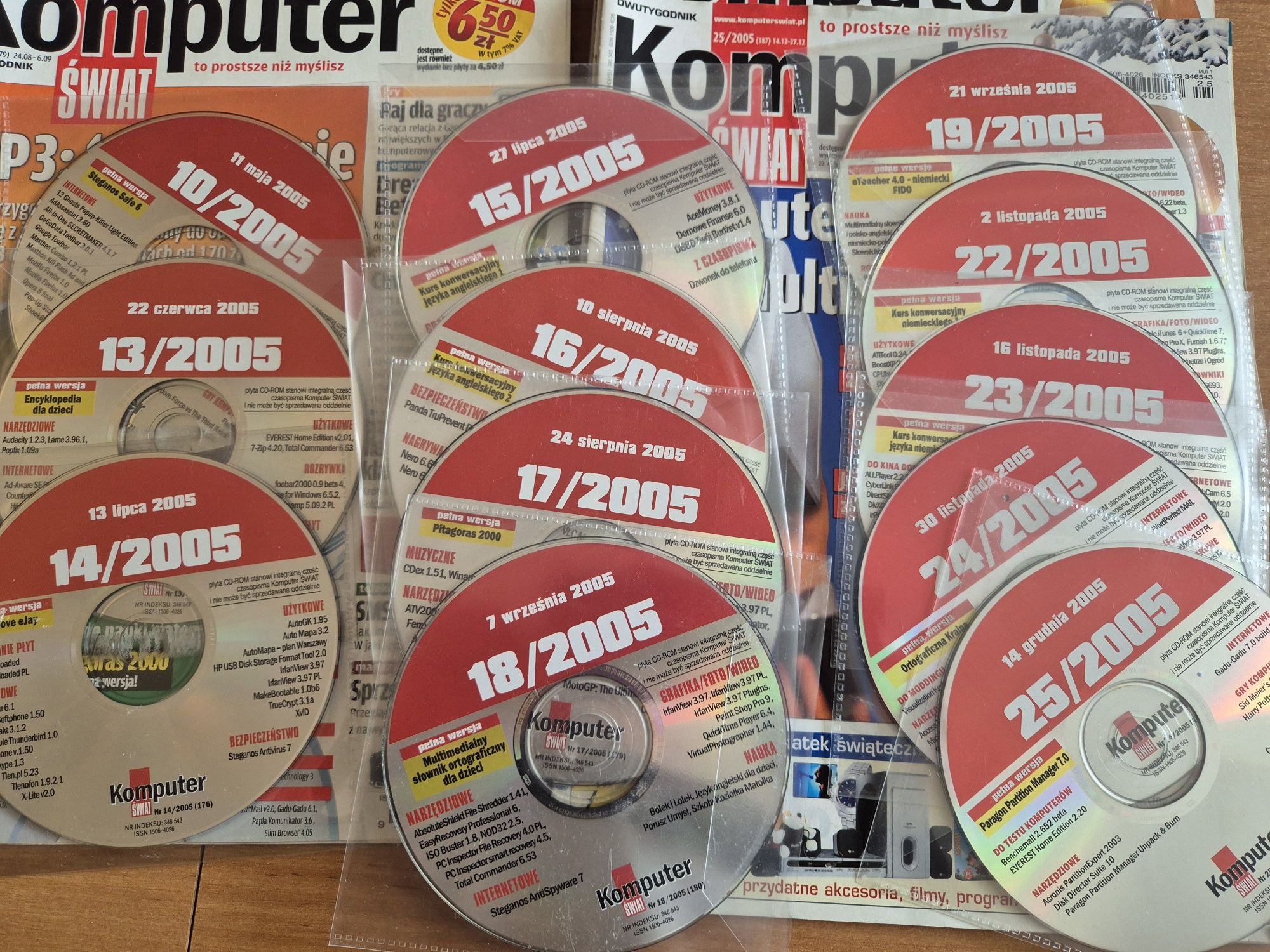 Komputer Świat 25 numerów rocznik 2005 plus 18 CD