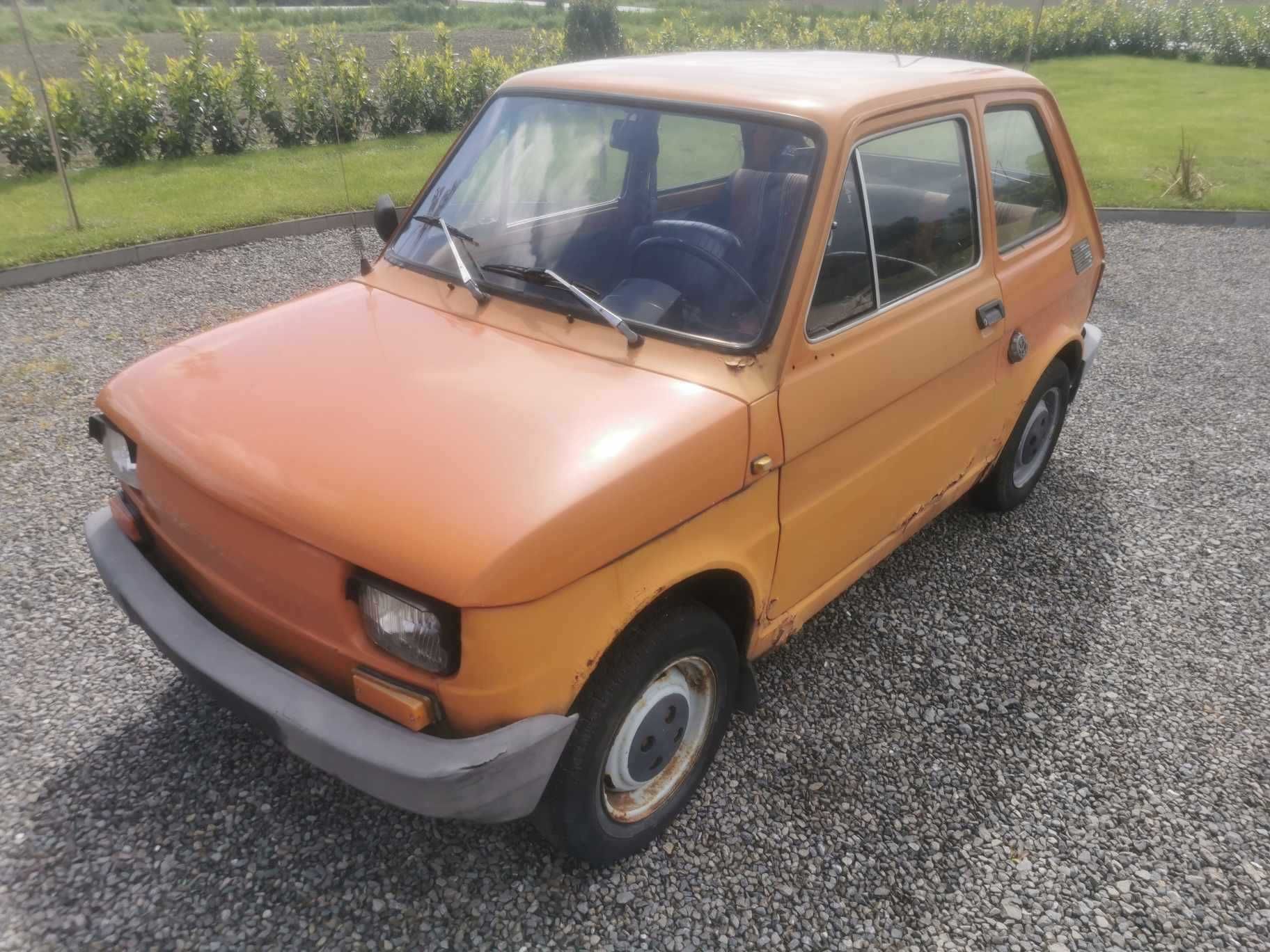 Fiat 126p *Zarejestrowany*Na kapliczce*