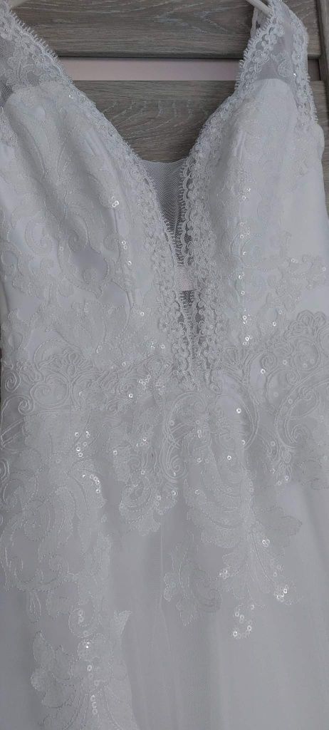 Sukienka ślubna biala