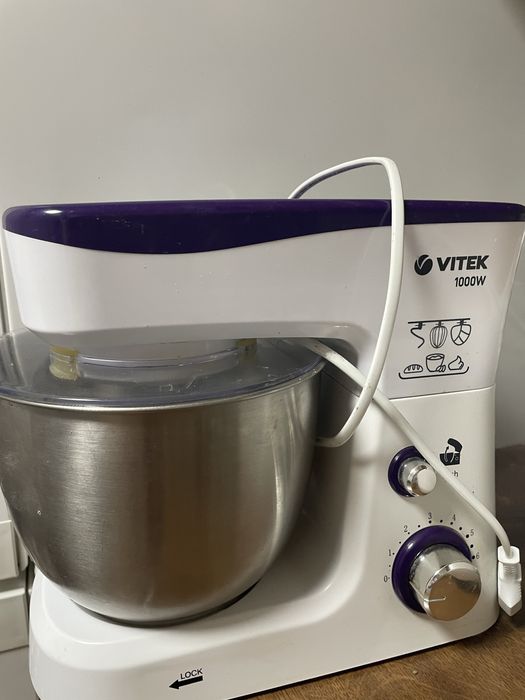 Продам тістоміс в гарному стані