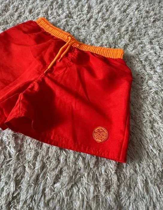 Czerwone szorty kąpielowe kąpielówki dla chłopca Sinsay 122/128