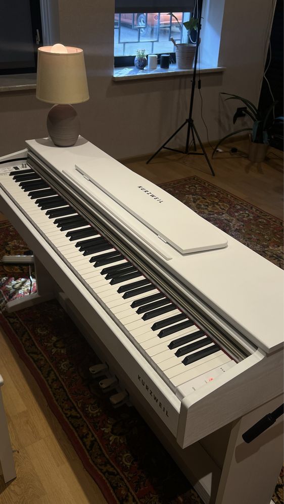 Цифрове піаніно Kurzweil M90 WH
