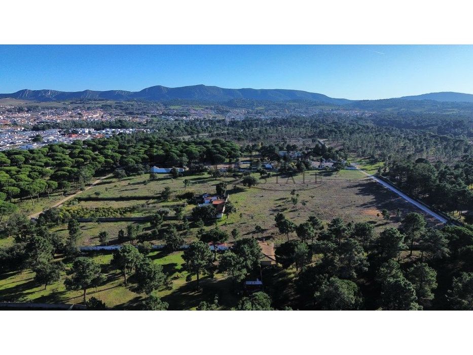Terreno com PIP Aprovado com Vista para a Serra em Azeitão