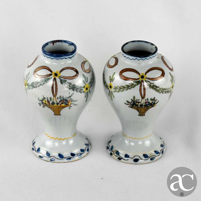 Par de jarras em Faiança da Torrinha, Colecção António Capucho