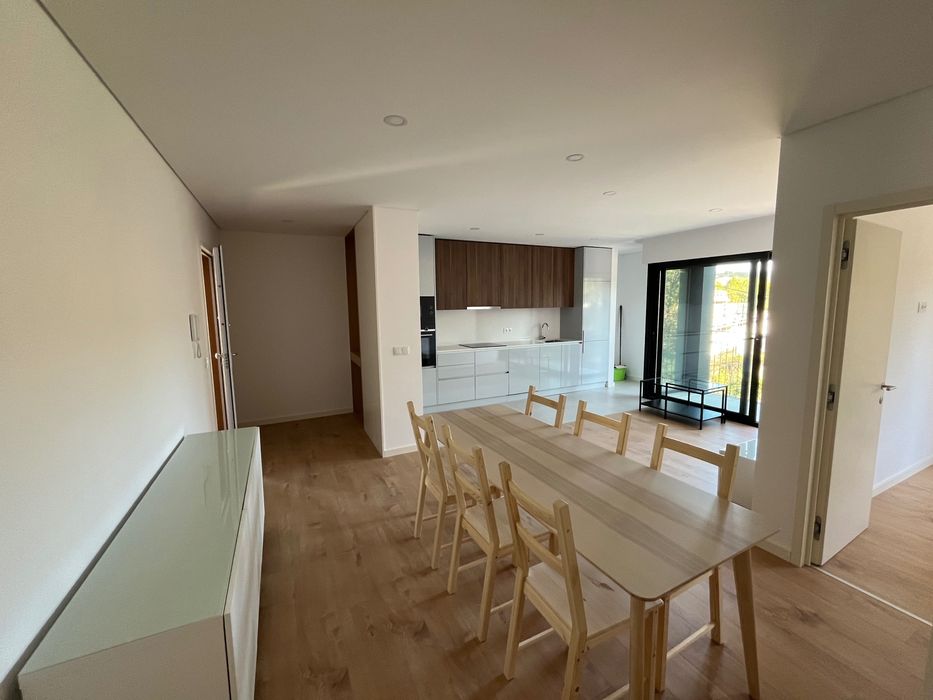 T1 Novo com Varanda e Garagem Subterrânea |Rua de São Lázaro, Amarante