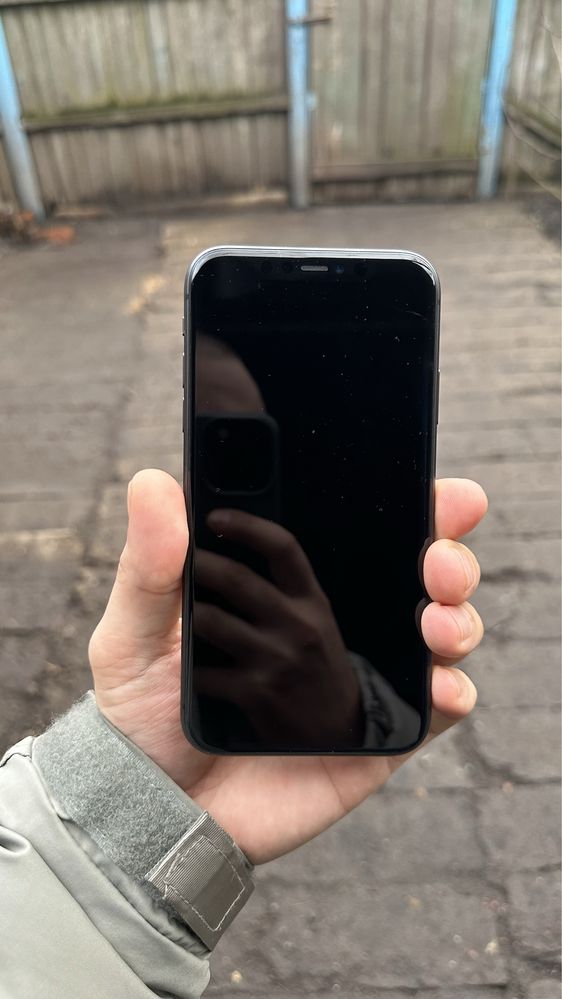 Смартфон iPhone 11